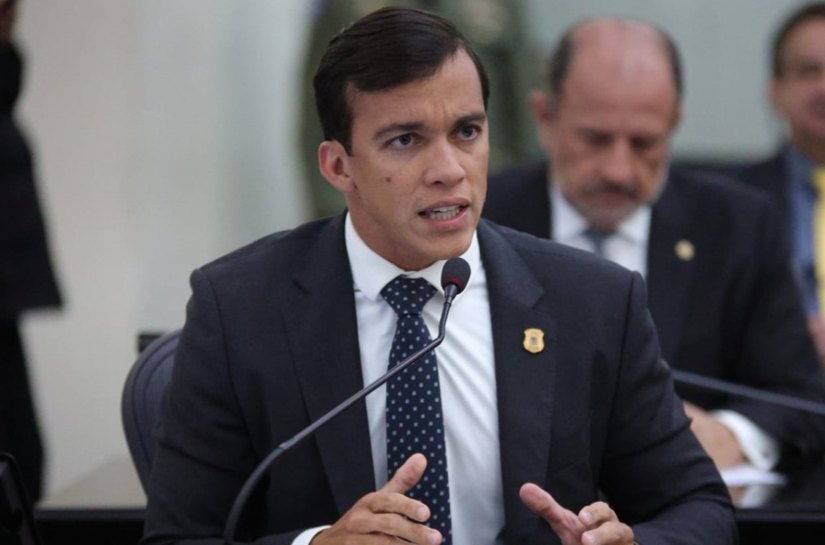 Delegado Leonam denuncia uso indevido da PM para reprimir manifestação de policiais civis