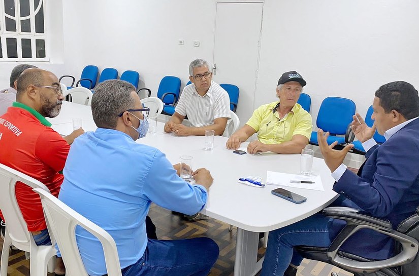 Prefeito Júlio Cezar se reúne com diretoria do CSE de Palmeira dos Índios