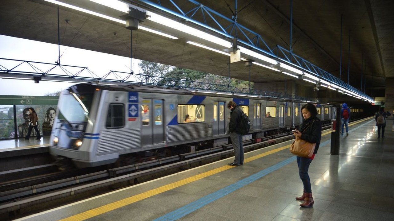 Falha no MetrôRio; passageiros relatam paralisação de 30 minutos nas linhas 1 e 2