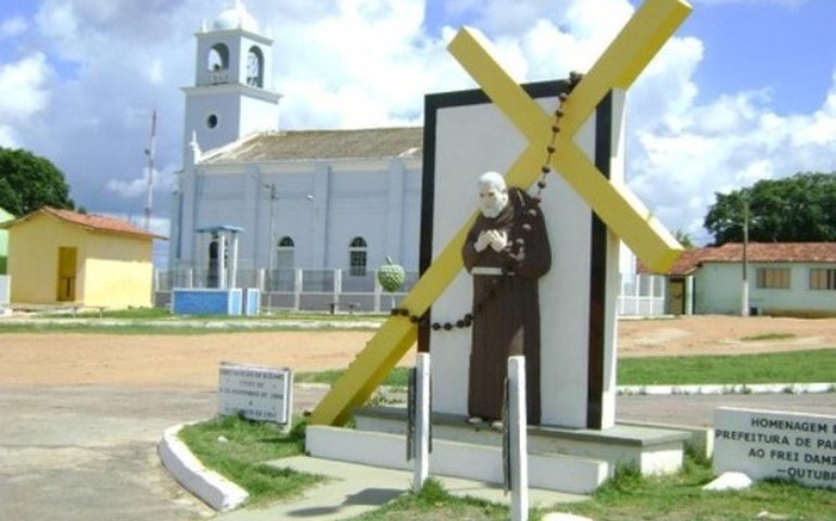 Missa em Canafístula atrai milhares de fieis em celebração a Frei Damião
