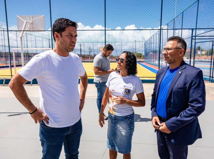 Vice-prefeito e titular da Seminfra vistoria obras de praças no Benedito Bentes