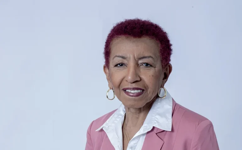 Leci Brandão recebe alta de hospital após 11 dias de internação