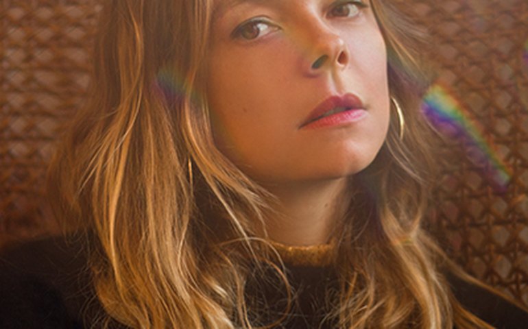 Francesa Laure Briard lança disco em português