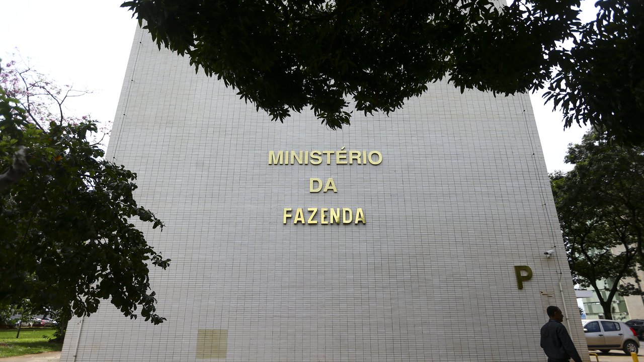 Governo pode acionar STF contra PEC de aposentadoria dos agentes de saúde