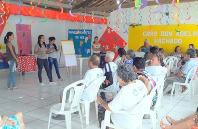 Vacinação: idosos do Cras participam de campanha contra H1N1 