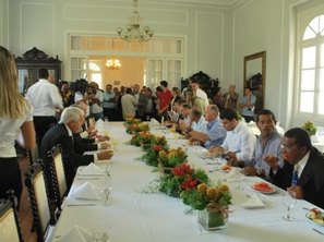Membros do governo, políticos e comissão técnica do Palmeiras estavam no café da manhã oferecido no museu palácio Floriano Peixoto
