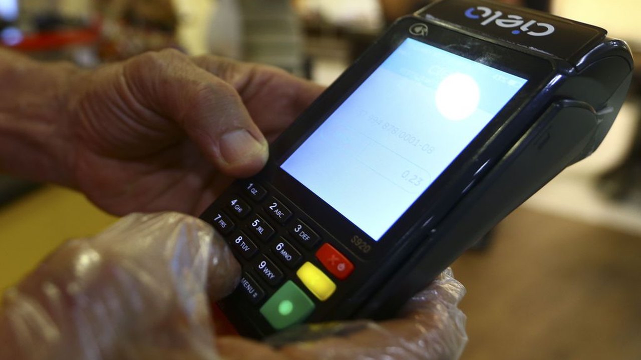 Compras com cartões crescem 35% e movimentam R$ 680 bi no 3º trimestre