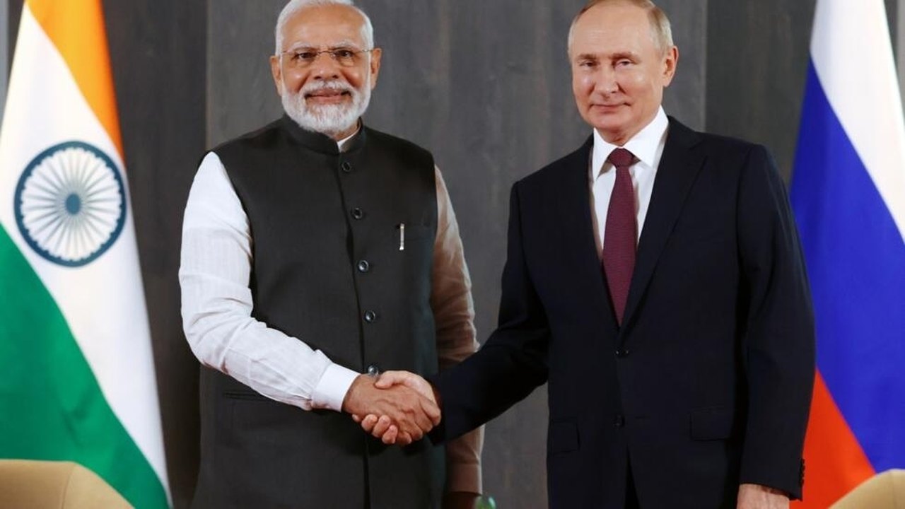 Premier da Índia visita Putin na Rússia em primeira viagem ao país desde o início da guerra na Ucrânia