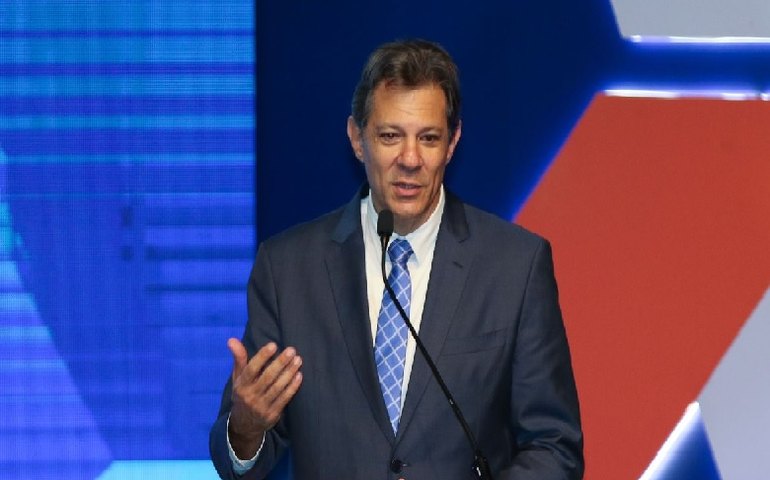 “Brasil voltou para o jogo democrático e voltou a pensar grande”, diz Fernando Haddad em Davos
