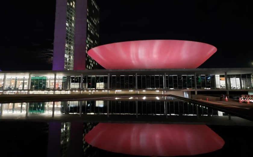 Congresso se ilumina de vermelho em ação de conscientização sobre a quilomicronemia familiar