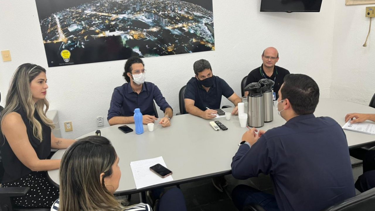 Superintendente de Iluminação se reúne com técnicos da Equatorial