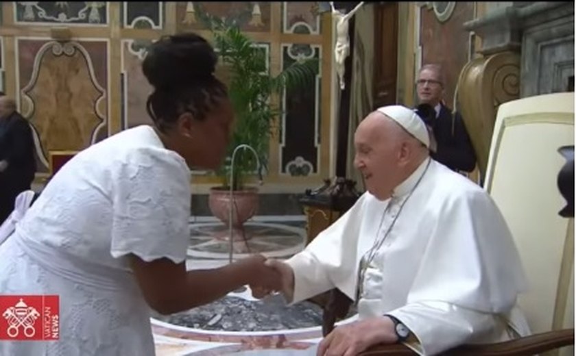 Cacau Protásio se emociona em encontro com papa Francisco: 'Achei que iria enfartar'