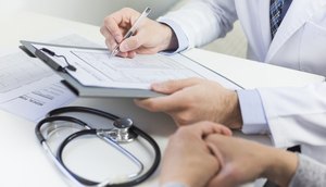 close-up-doutor-enchimento-medico-forma-paciente_23-2148050550.jpg
