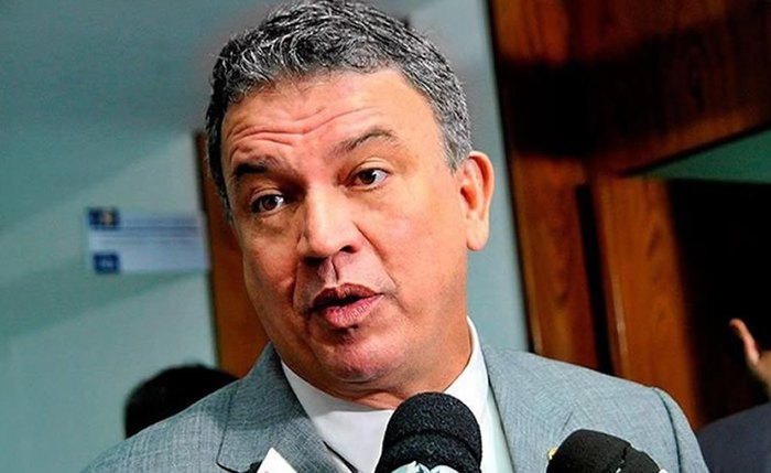 O senador Sérgio Petecão