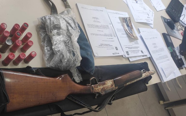 Polícia Civil prende mulher por posse ilegal de arma de fogo em Estrela de Alagoas