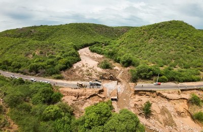 Piranhas: Força-tarefa trabalha para restabelecer fluxo no Centro Histórico e na AL-225 até sexta-feira