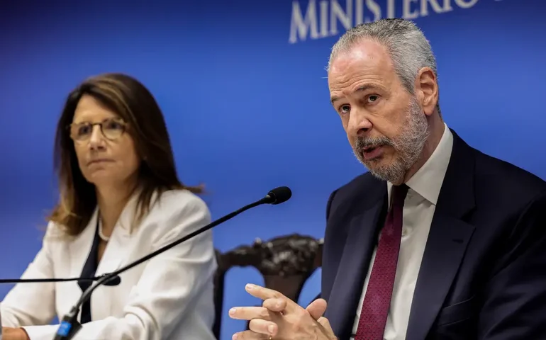 Embaixador que preside COP30 diz que procrastinar decisões sobre clima é 'desperdício'