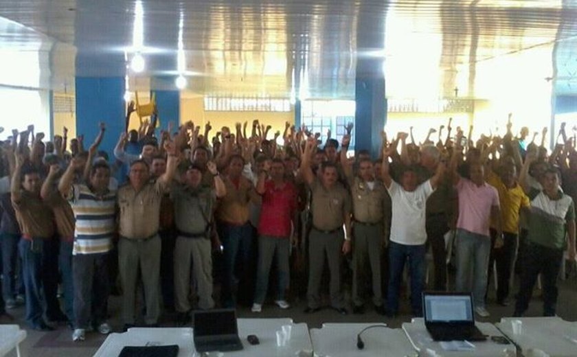 Oficiais da PM e do Bombeiros se reunem em assembleia na Assomal