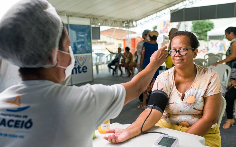 JHC anuncia programa Olhar da Gente e garante cirurgias de catarata no Hospital da Cidade