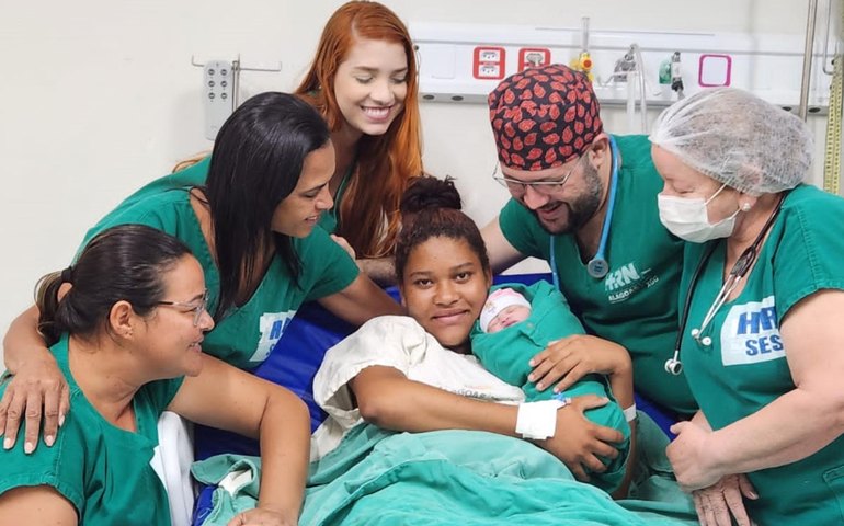 Primeiro bebê de 2024  nasce no Hospital Regional do Alto Sertão, em Delmiro Gouveia