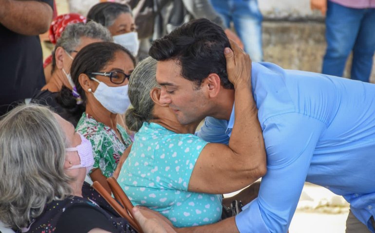 Rodrigo Valença é a bola da vez: pré-campanha do ex-prefeito da Laje é uma das mais comentadas nos últimos dias em Alagoas