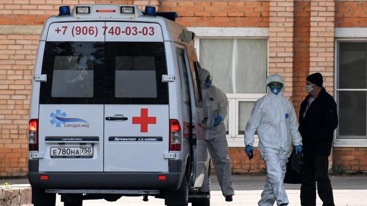 Rússia registra dez mil novos casos pelo terceiro dia consecutivo