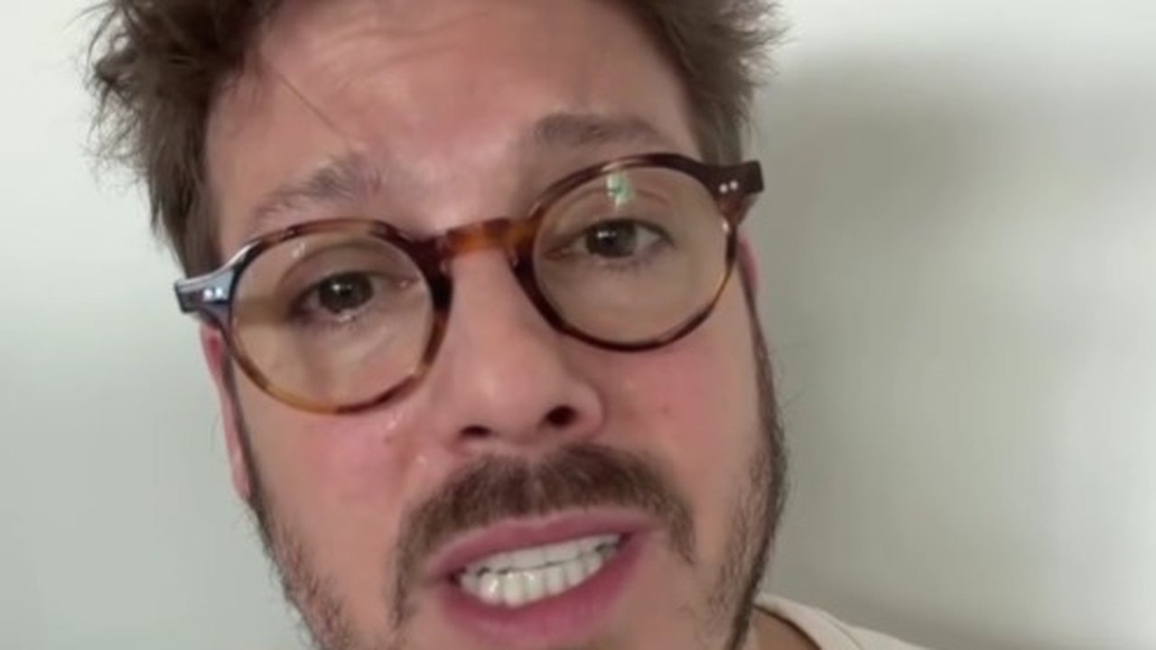 Fábio Porchat anuncia que vai se casar no ano que vem e pede presente a Eliana