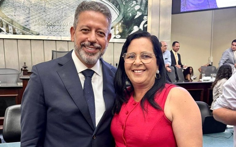 Edilza Alves prestigia homenagem da ALE a Arthur Lira, importante aliado de Lagoa da Canoa em Brasília