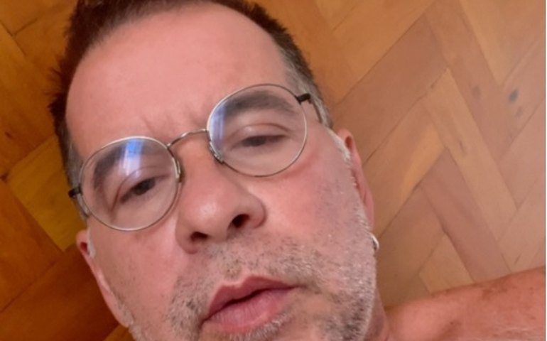 'Não me importa se imito bem ou mal, mas trouxe sua essência à história', diz Leandro Hassum sobre cinebiografia de Silvio Santos