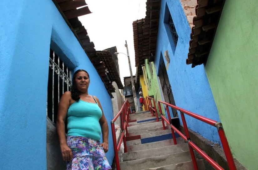 Governo promove reforma e pintura nas casas de moradores de grotas