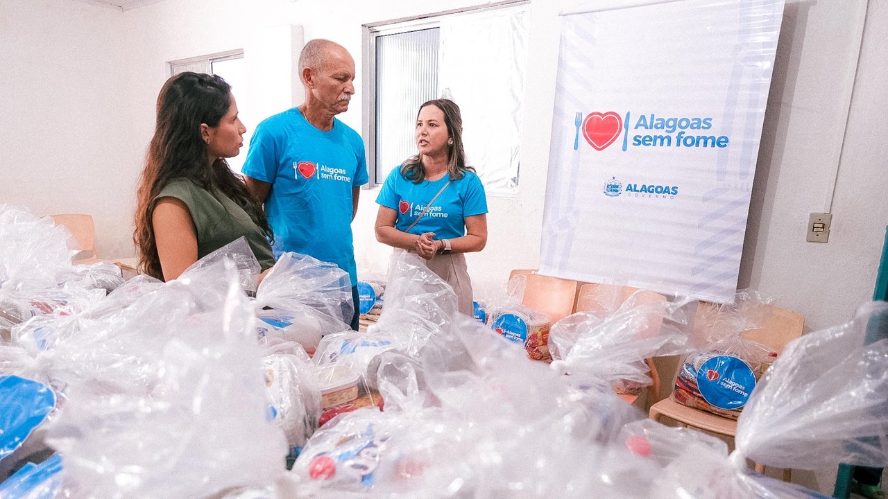 Alagoas Sem Fome beneficia centro espírita com aproximadamente meia tonelada de alimentos