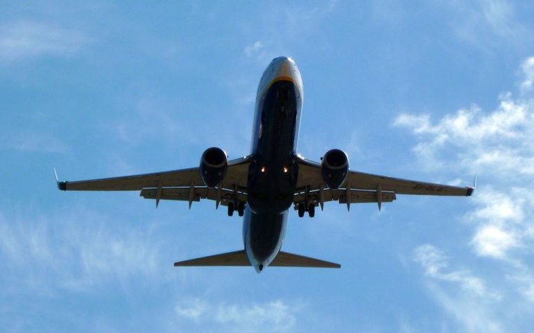 Demanda global por transporte aéreo de cargas recua 4,8% em março de 2026, aponta Iata