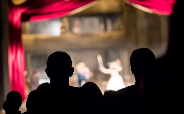 Clima de Halloween inspira roteiro pelas histórias de fantasmas que habitam o Theatro Municipal do Rio
