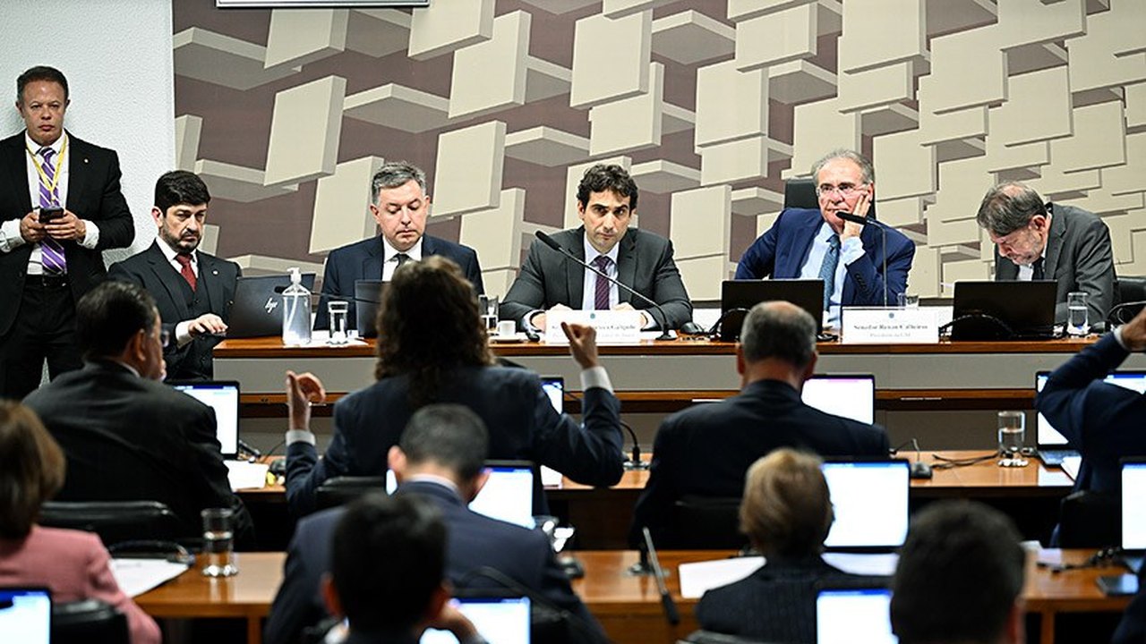 Senadores questionam como BC negou e depois aprovou venda do Master a Vorcaro