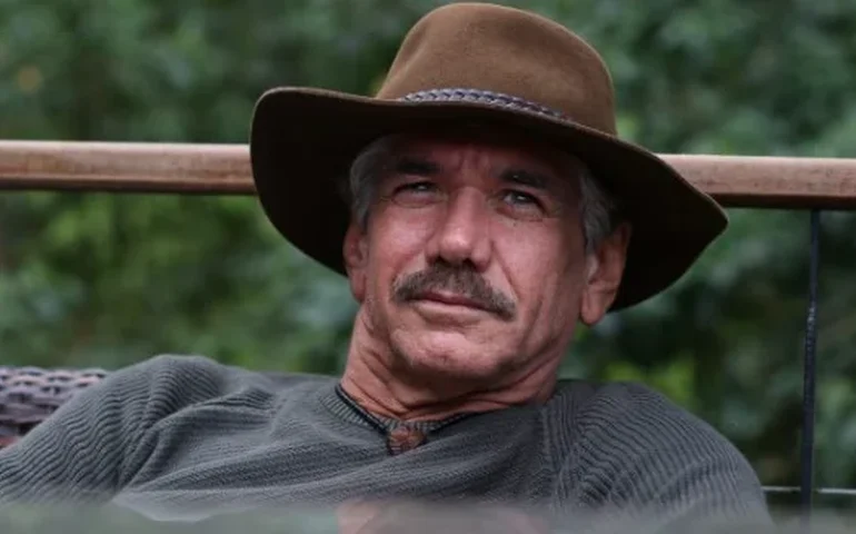 Jackson Antunes revela transplante de rim e emociona ao contar que esposa foi doadora