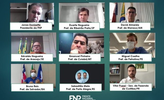 Prefeitos em reunião
