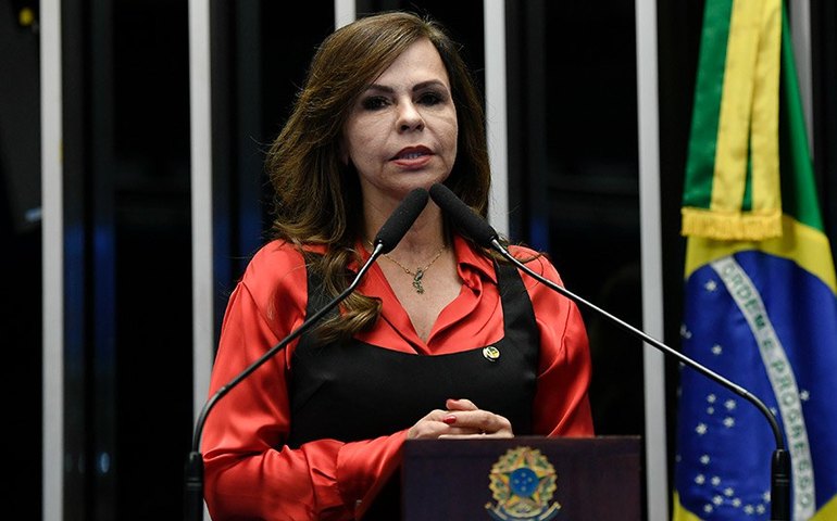 CRE aprova texto que inclui exame de validação de diplomas no PNE