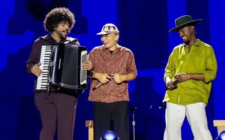 João Gomes abre o São João de Campina Grande com tributo emocionante em homenagem ao alagoano Kara Véia