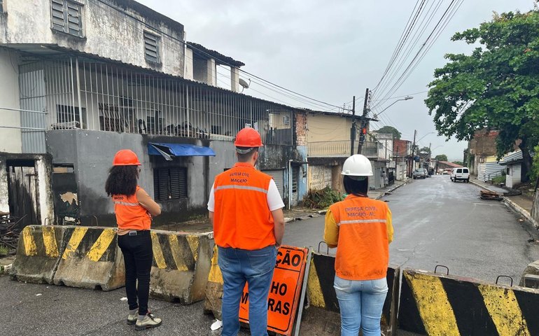 Ladeira José Cardoso, no Bom Parto, é liberada para fluxo de veículos
