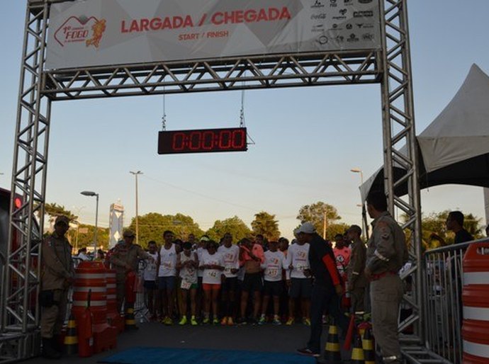 I Corrida do Fogo atrai centenas de participantes na Capital do Agreste