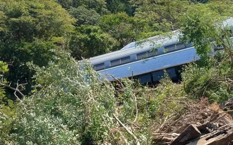 Pelo menos 13 pessoas morrem após descarrilamento de trem no México