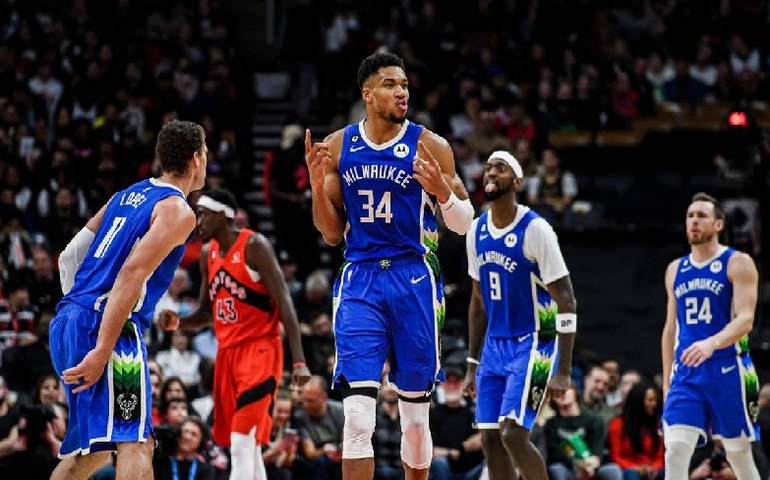 Bucks superam cansaço e batem Raptors; Cavaliers vencem em bom jogo de Raulzinho