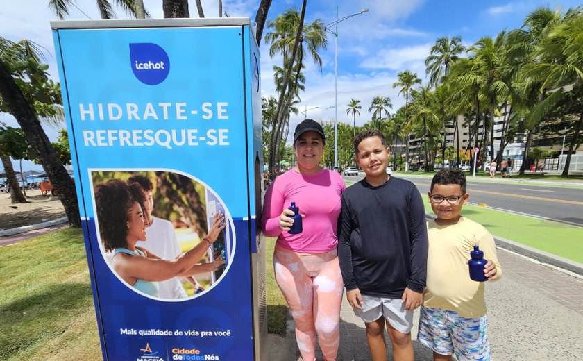 Orla da Ponta Verde ganha estação de hidratação gratuita