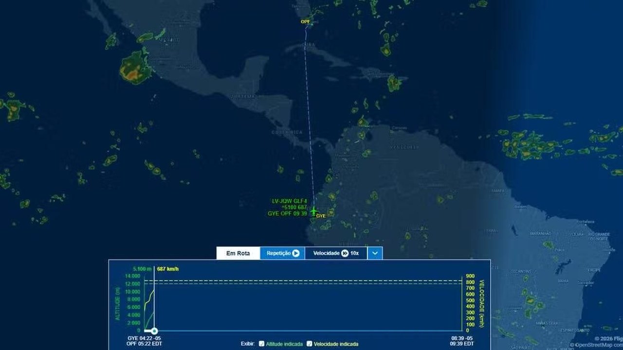 Avião com Flávio Bolsonaro e família deixa Equador com destino aos EUA
