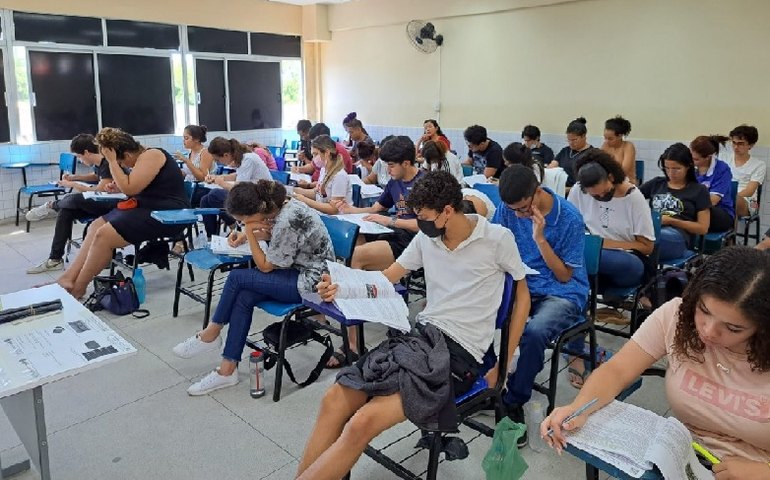 Redação da Fuvest aborda migrações forçadas por