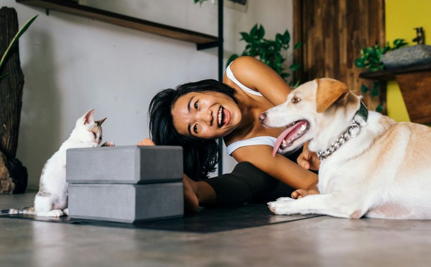 Mulheres celebram o “Dia das Mães” como mães de pets