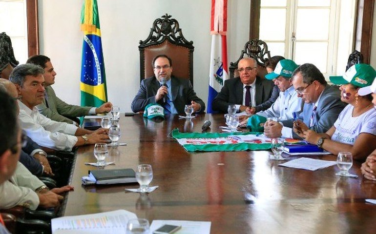 Produção industrial cresce em 14 dos 15 locais pesquisados em junho ante maio