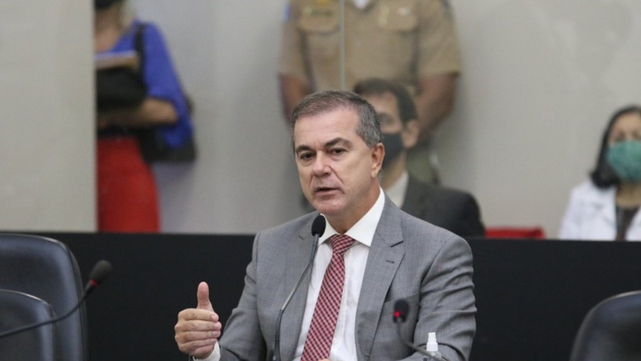 Deputado Ronaldo Medeiros apresenta requerimento para apresentação de plano de investimentos de saneamento em Maceió