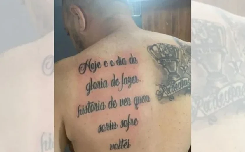 Torcedor cruzeirense tatua música e erros de português viralizam