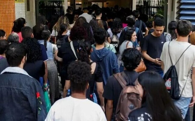Escolas voltam a funcionar em Angra e cidade retorna à normalidade